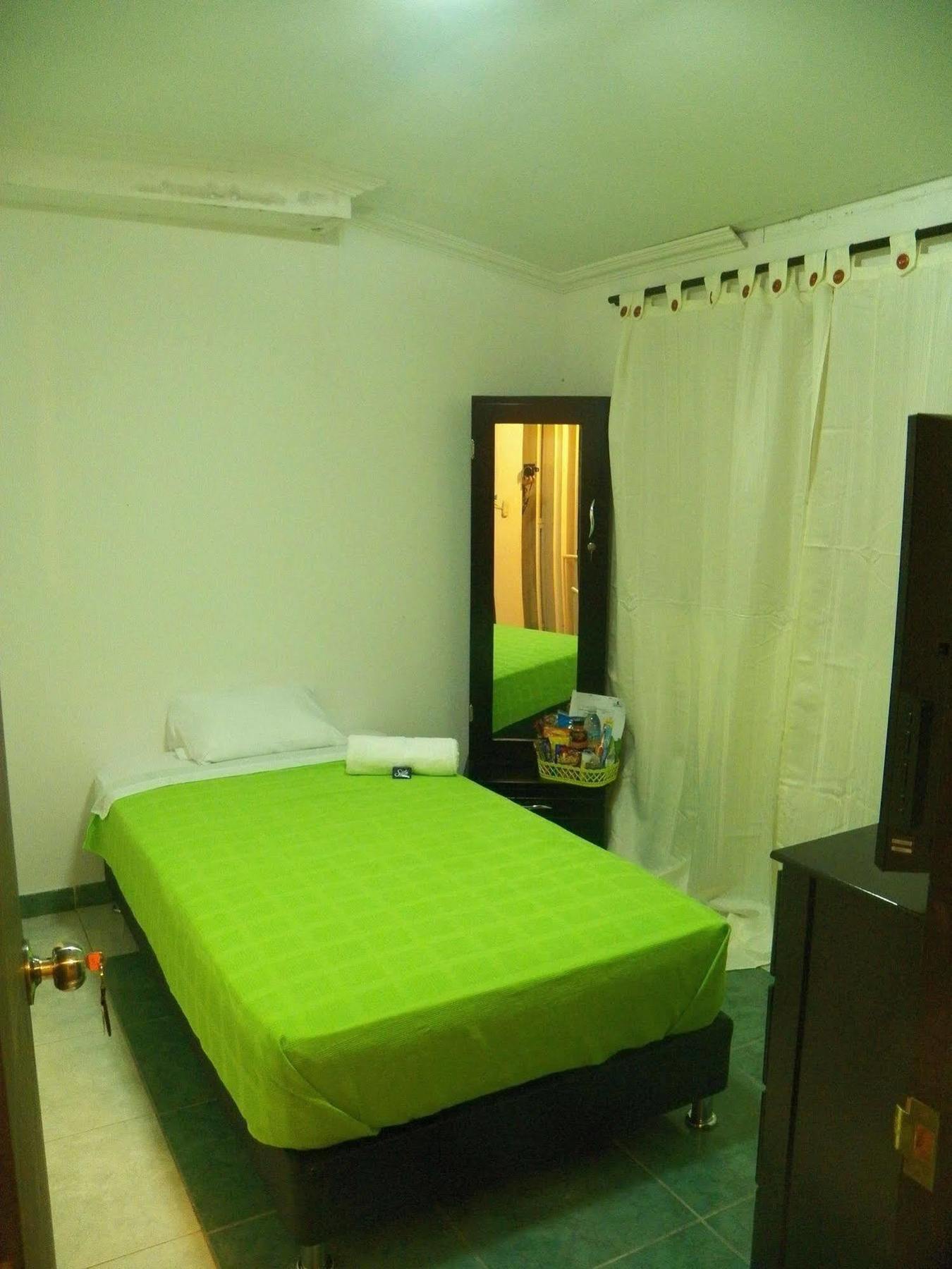 Hostal Deluxe Santander Manizales Exterior photo