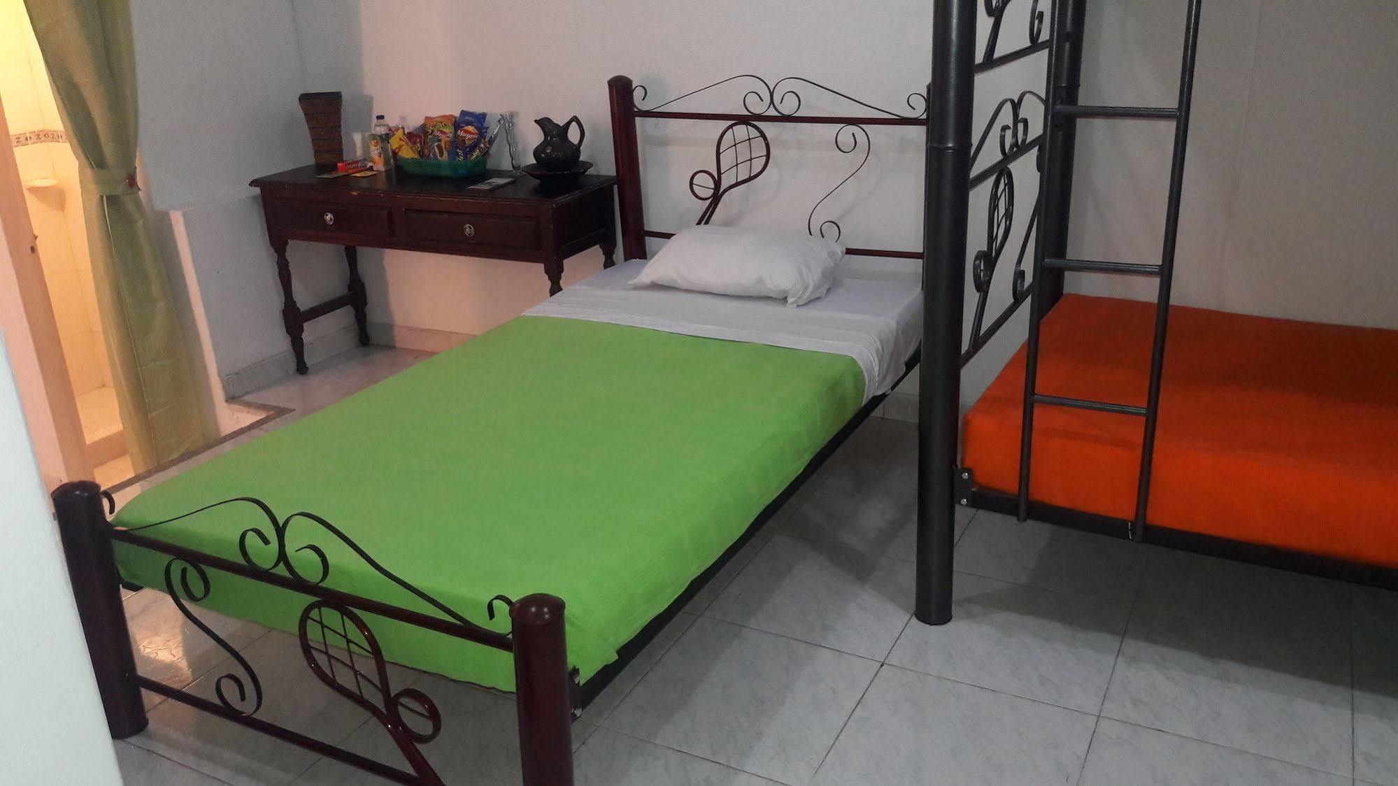 Hostal Deluxe Santander Manizales Exterior photo