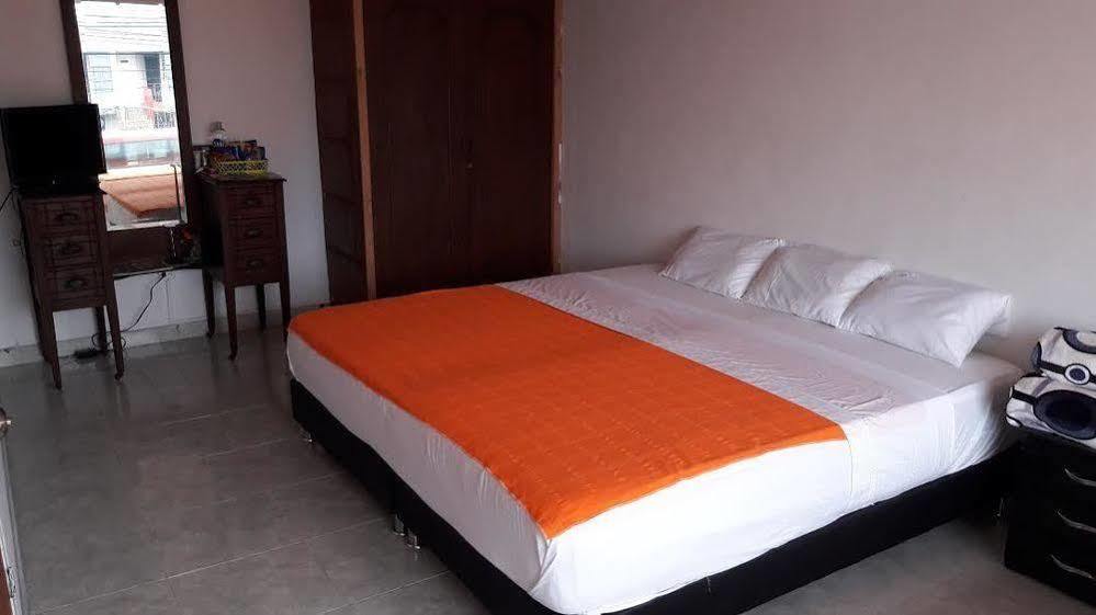 Hostal Deluxe Santander Manizales Exterior photo
