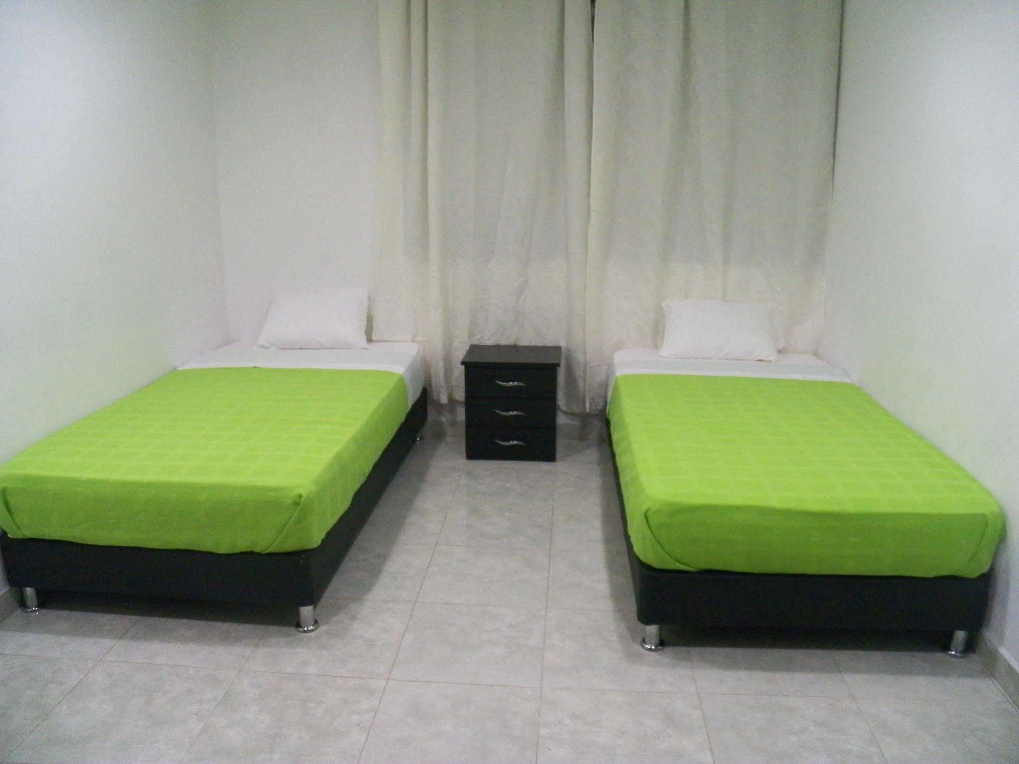 Hostal Deluxe Santander Manizales Exterior photo