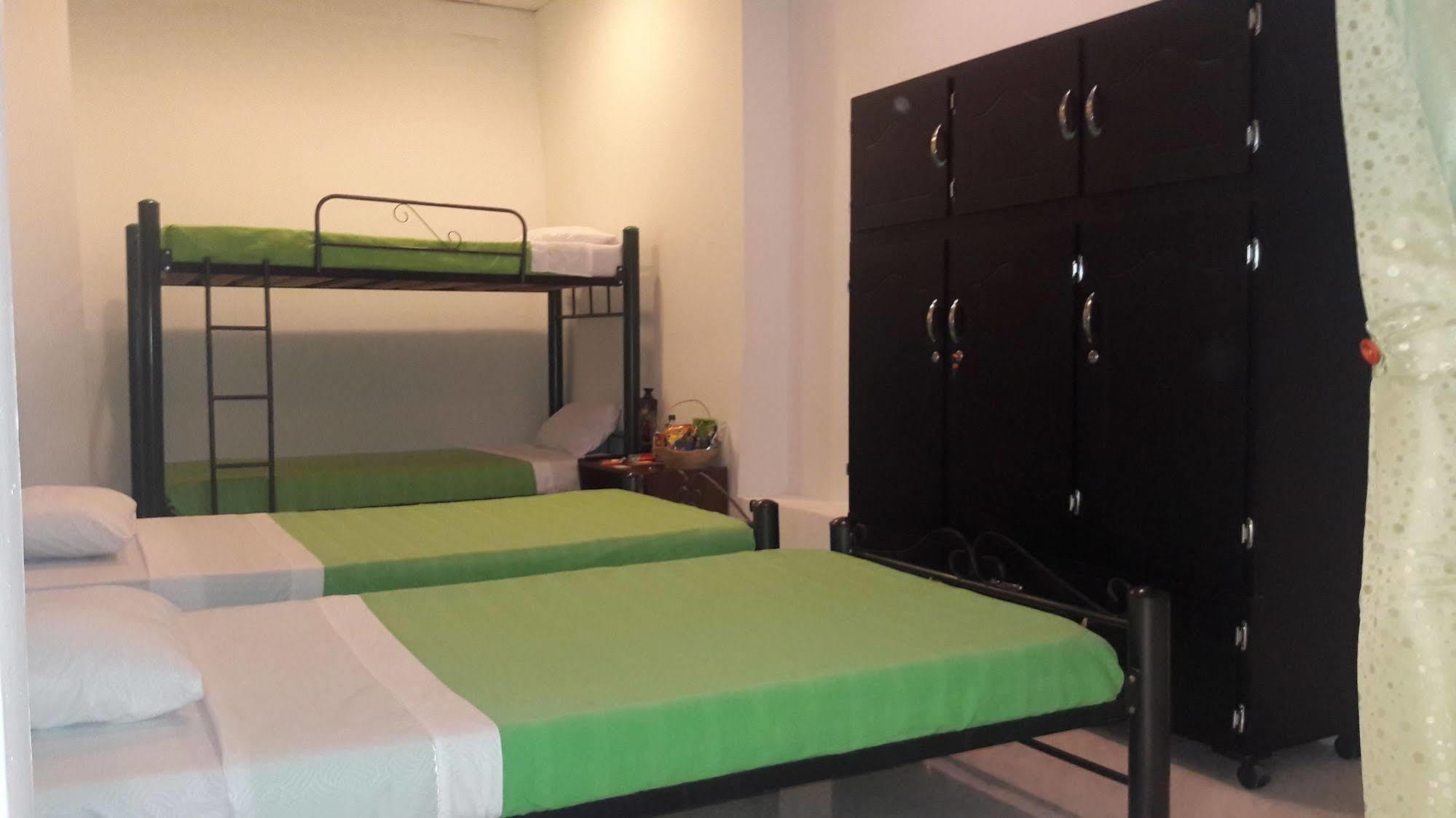Hostal Deluxe Santander Manizales Exterior photo