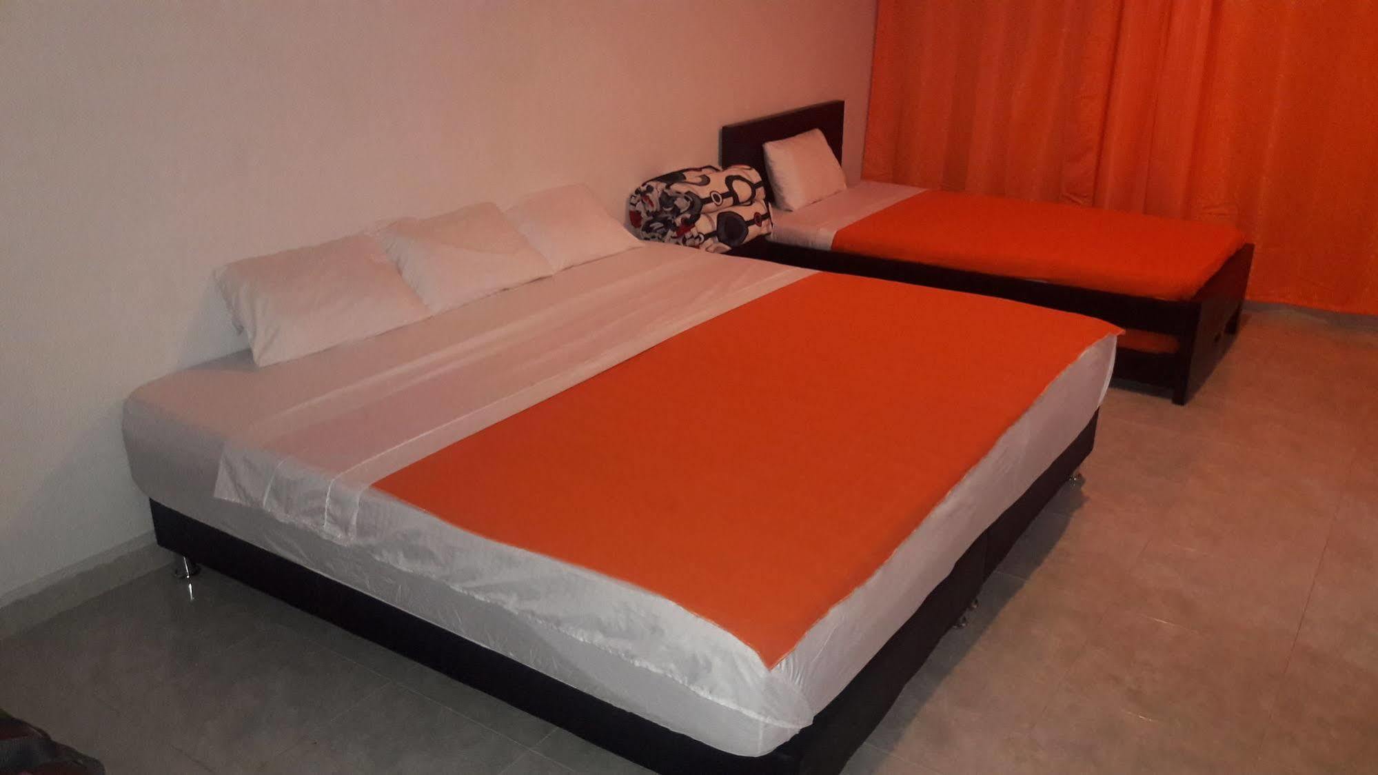 Hostal Deluxe Santander Manizales Exterior photo